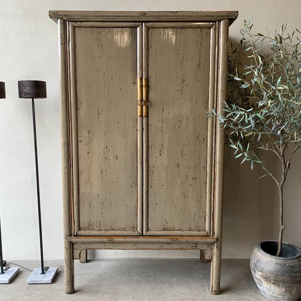 Unieke 2 deurs hoogglans kast oud olijf groen  