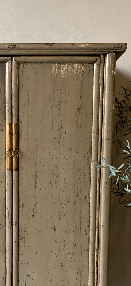 Unieke 2 deurs hoogglans kast oud olijf groen  