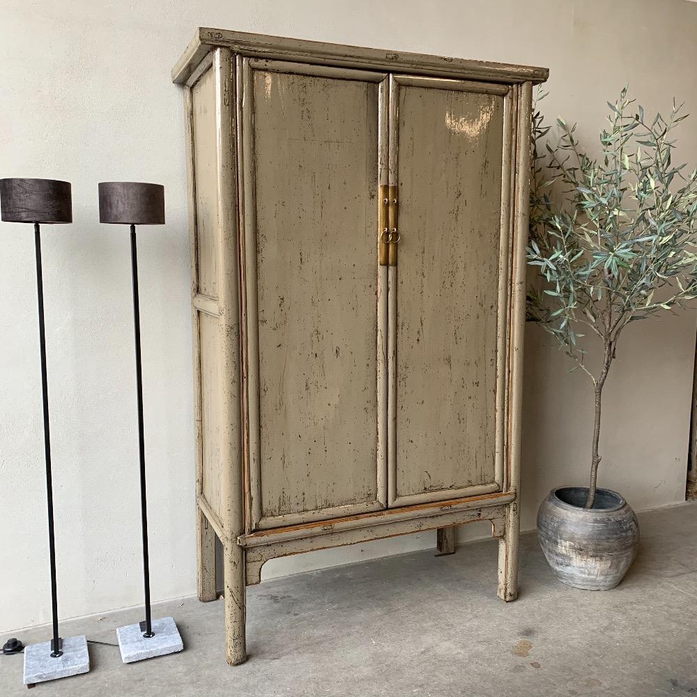 Unieke 2 deurs hoogglans kast oud olijf groen  