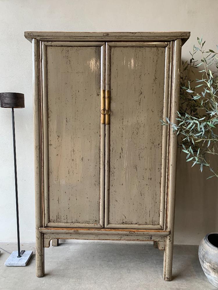 Unieke 2 deurs hoogglans kast oud olijf groen  