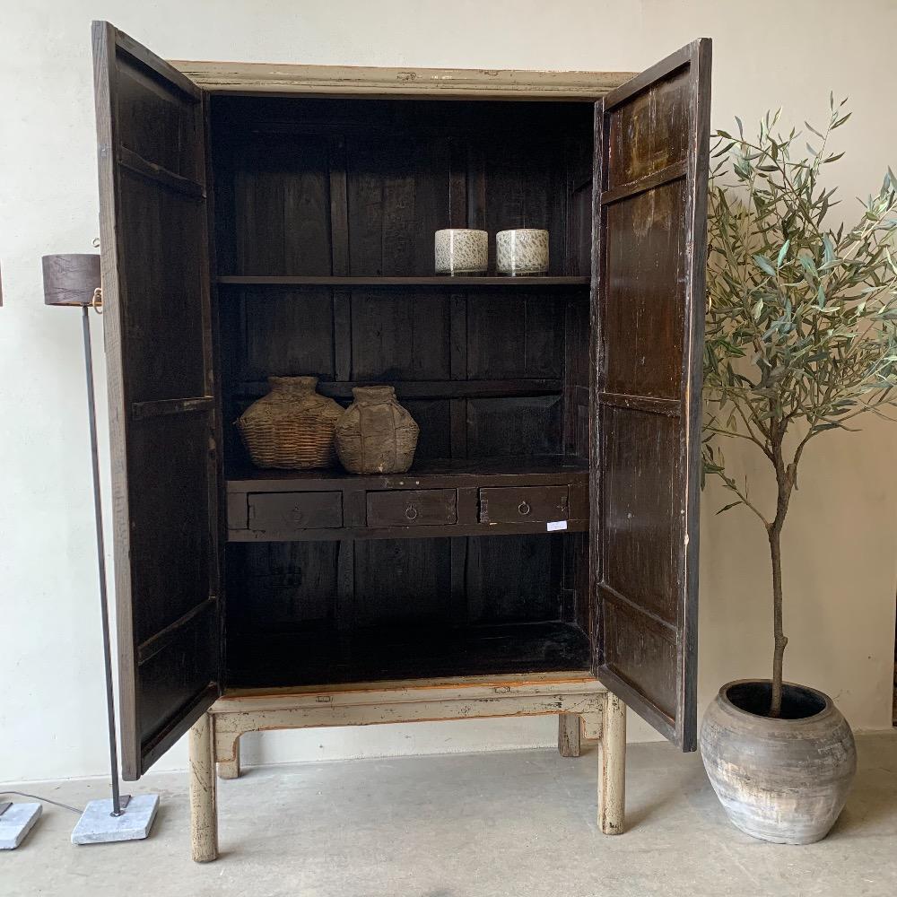 Unieke 2 deurs hoogglans kast oud olijf groen  