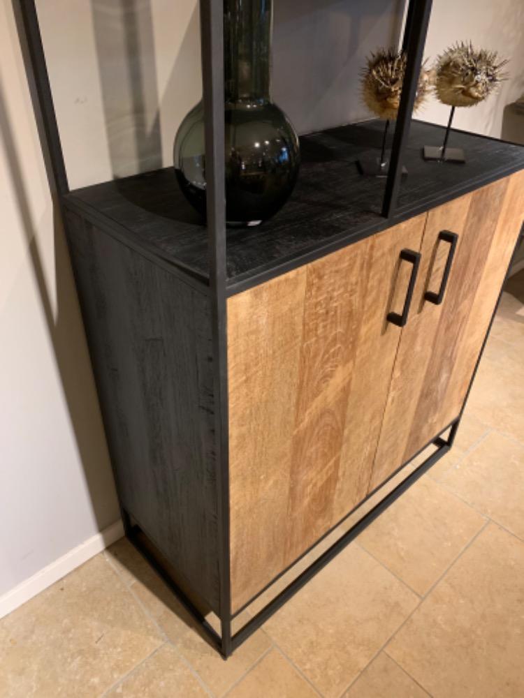 Boekenkast teak 2 deurs 