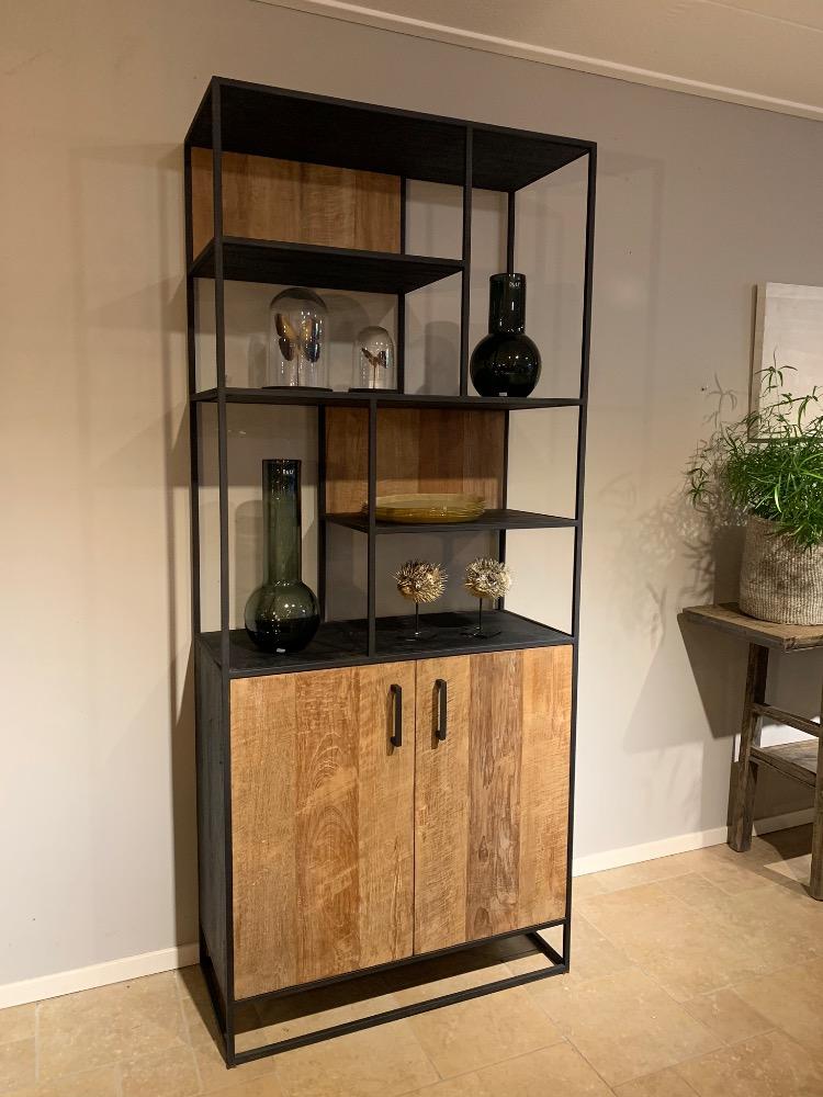 Boekenkast teak 2 deurs