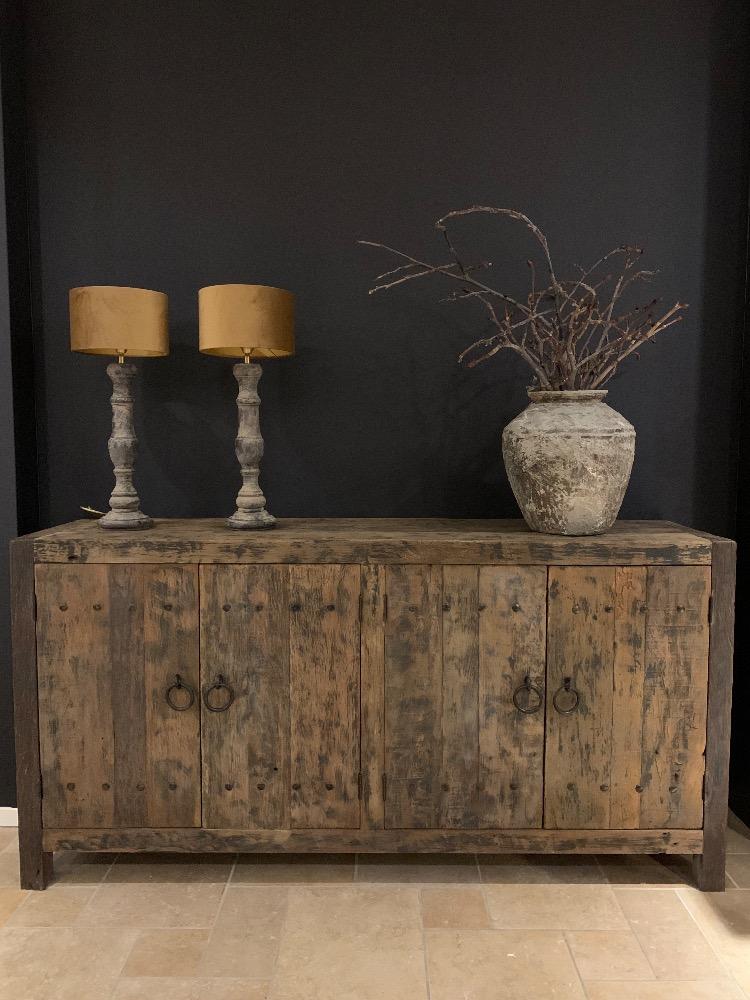 Dressoir robuust  met noppen 4 deurs