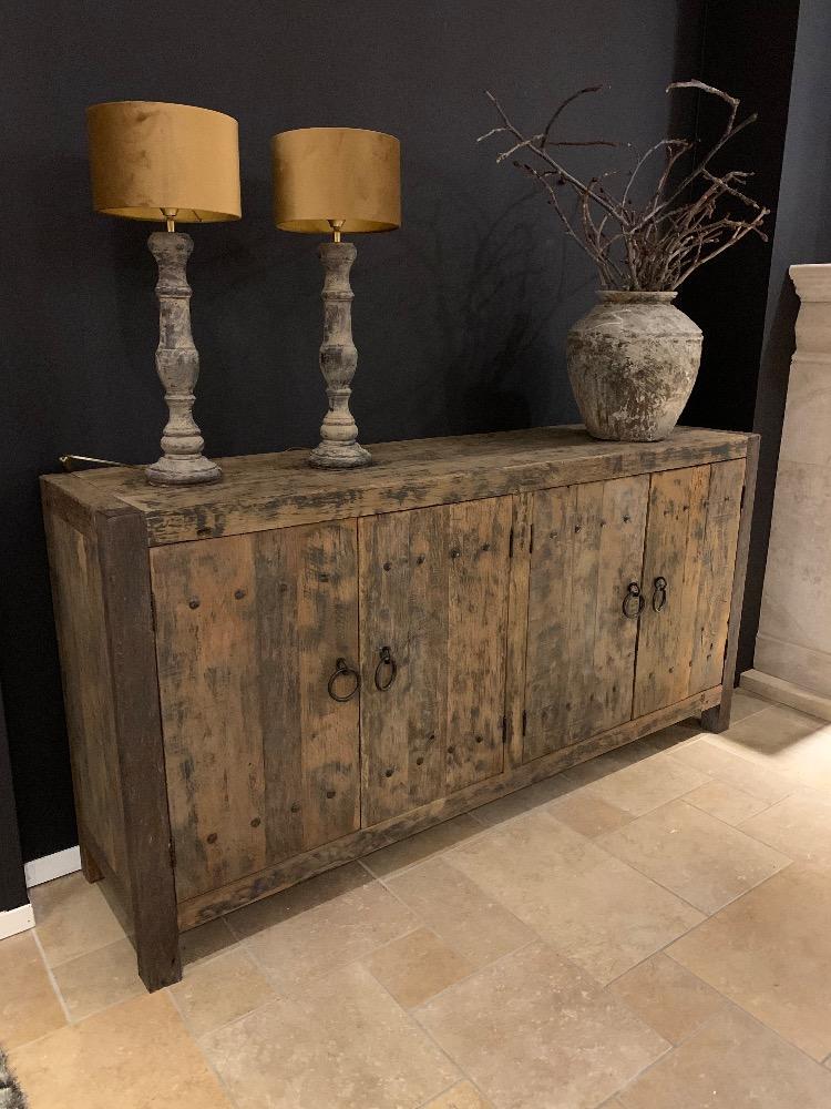 Dressoir robuust  met noppen 4 deurs