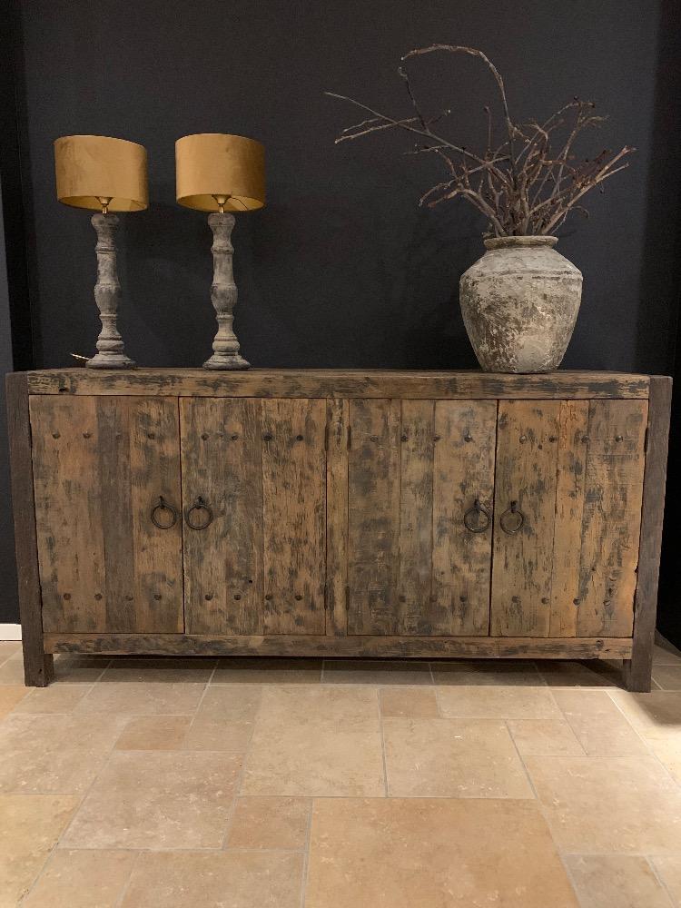 Dressoir robuust  met noppen 4 deurs