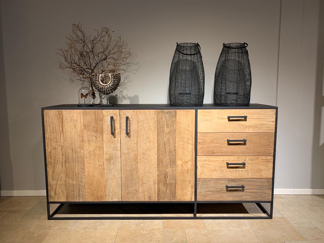 Dressoir teak 2 deurs 4 lade