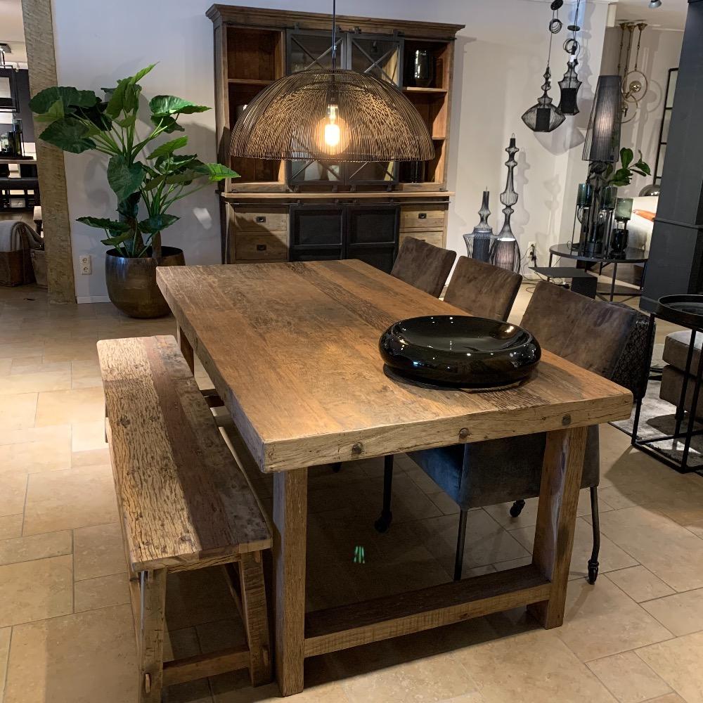 Eettafel robuust oud hout met houten poot