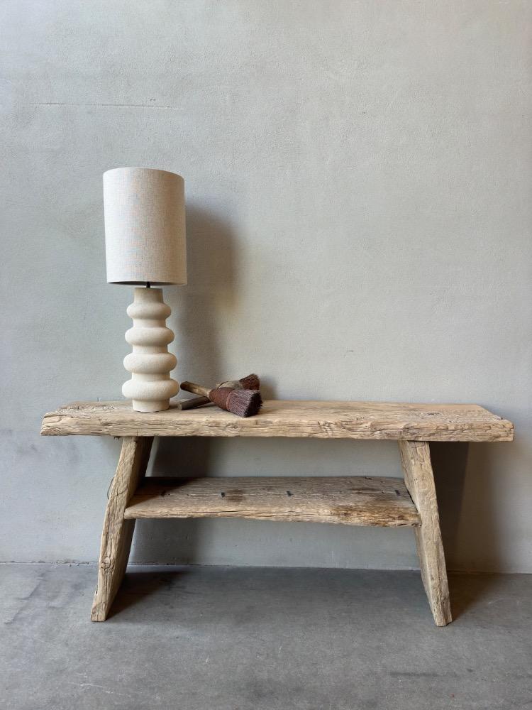 Gave robuuste wandtafel van old elm met legplank