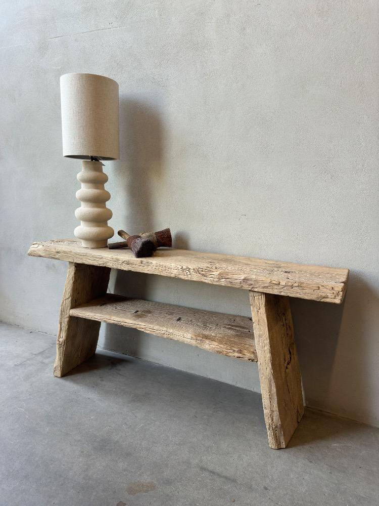 Gave robuuste wandtafel van old elm met legplank