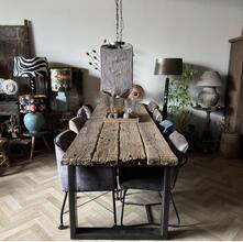 Gave stoere eikenhouten tafel met metaal onderstel 