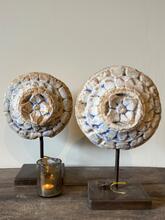 Gave unieke ornament op voet