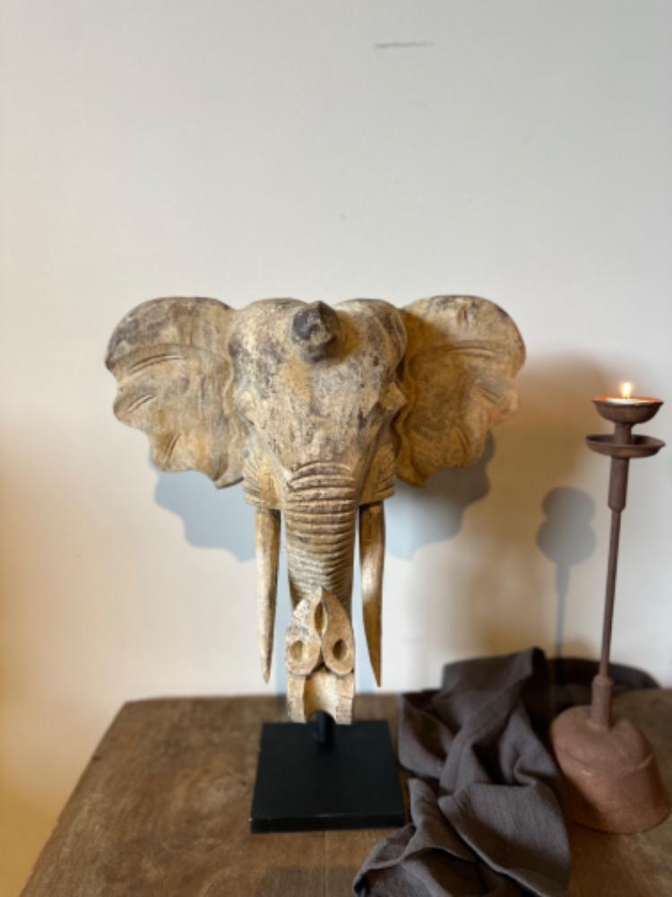Houten Olifant op voet