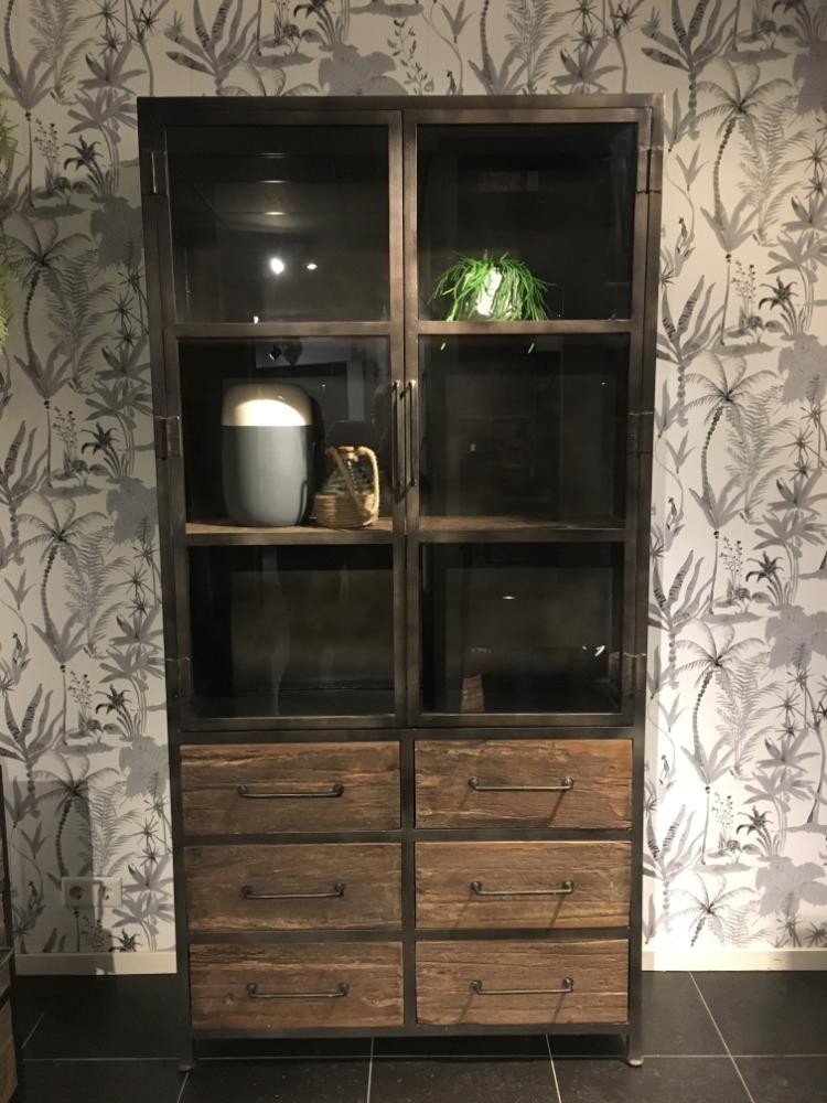 Industriële vitrinekast 