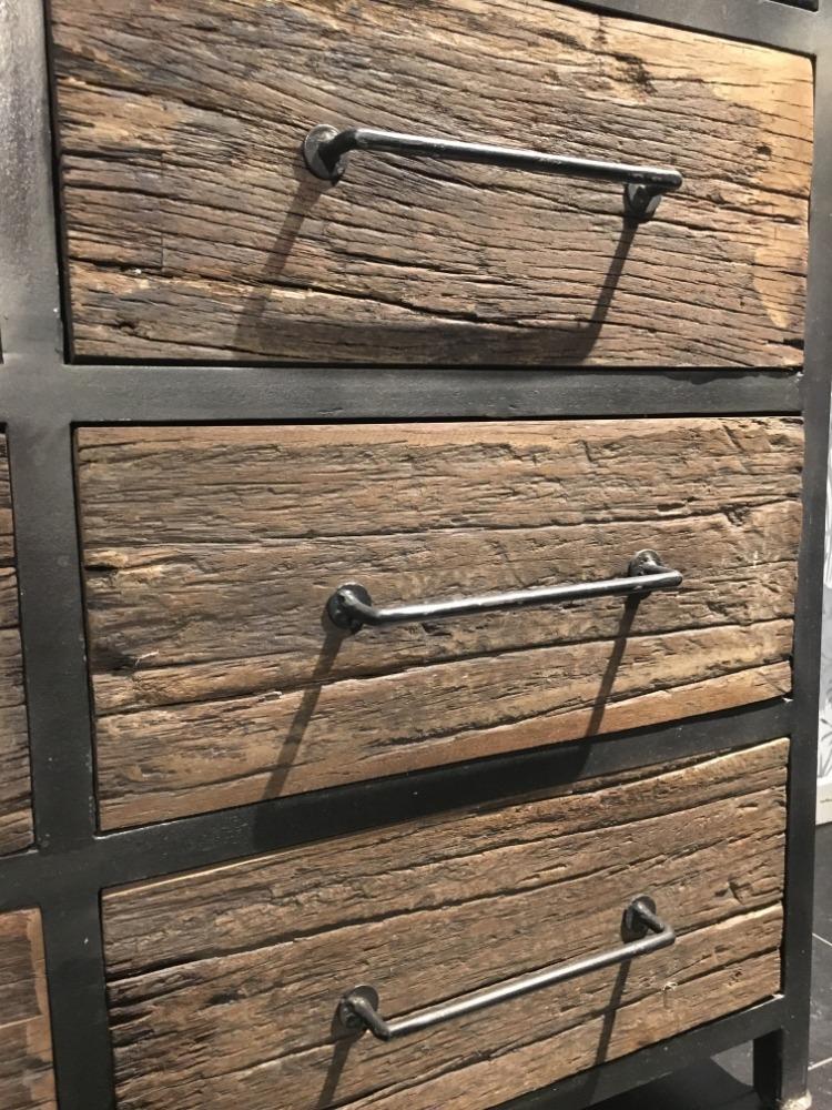 Industriële vitrinekast 