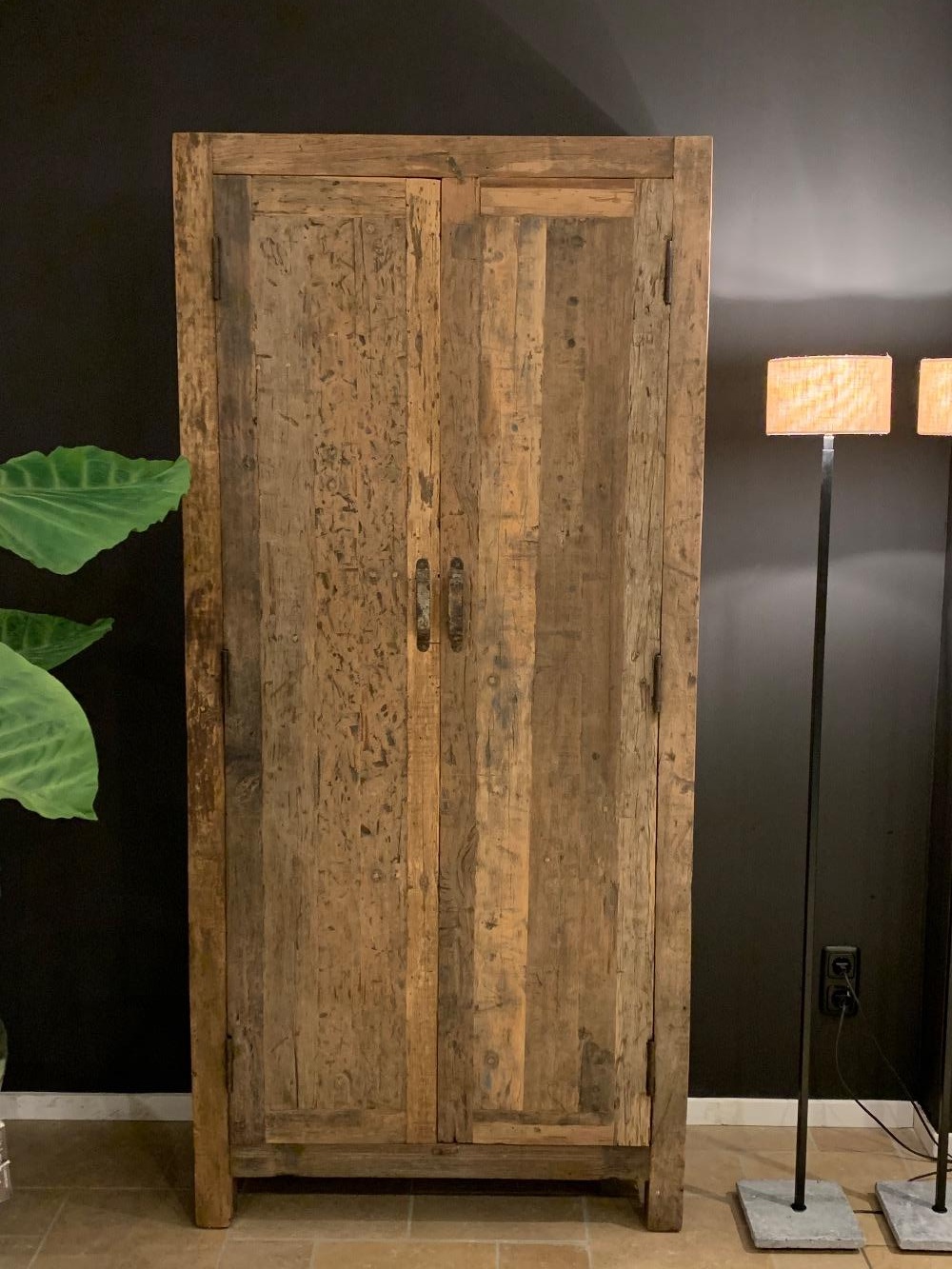 Kast 2 deurs oud hout