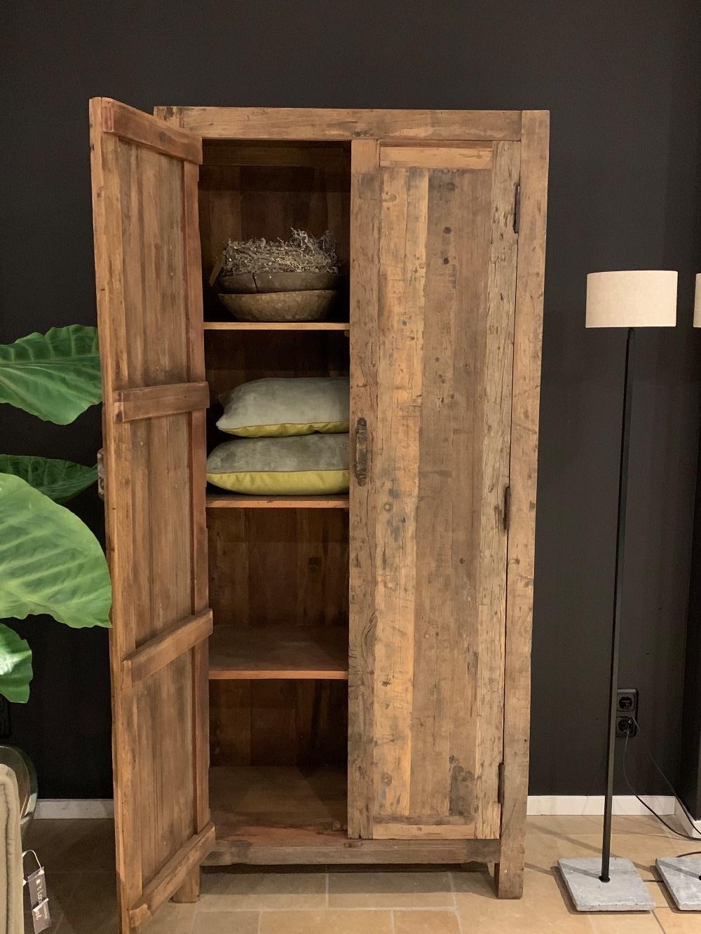 Kast 2 deurs oud hout