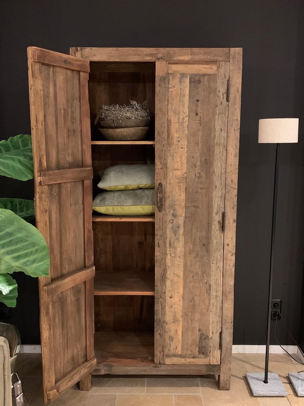 Kast 2 deurs oud hout