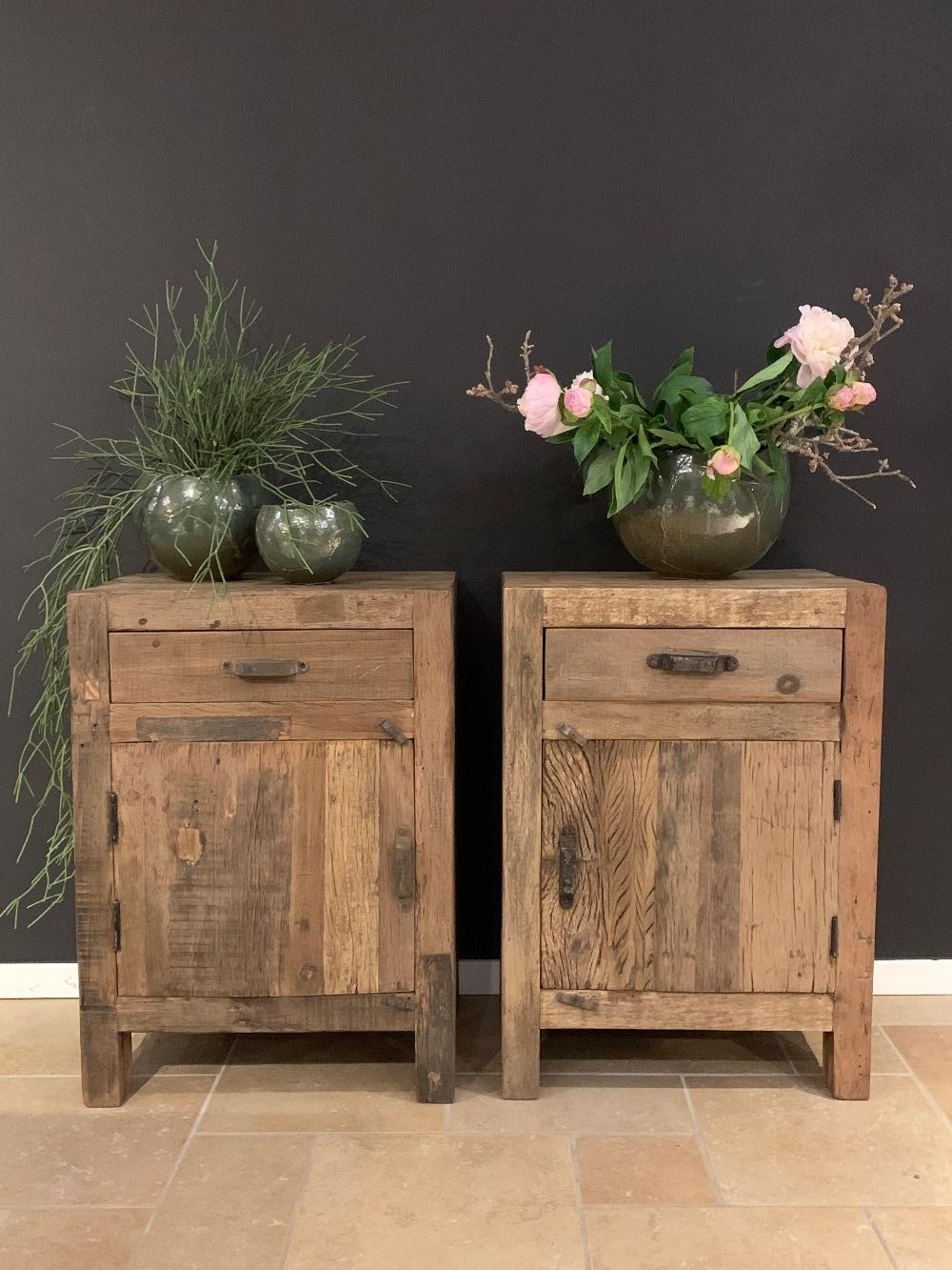 Nachtkastje oud hout 1 deur + 1 lade