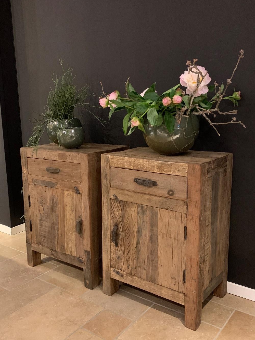 Nachtkastje oud hout 1 deur + 1 lade