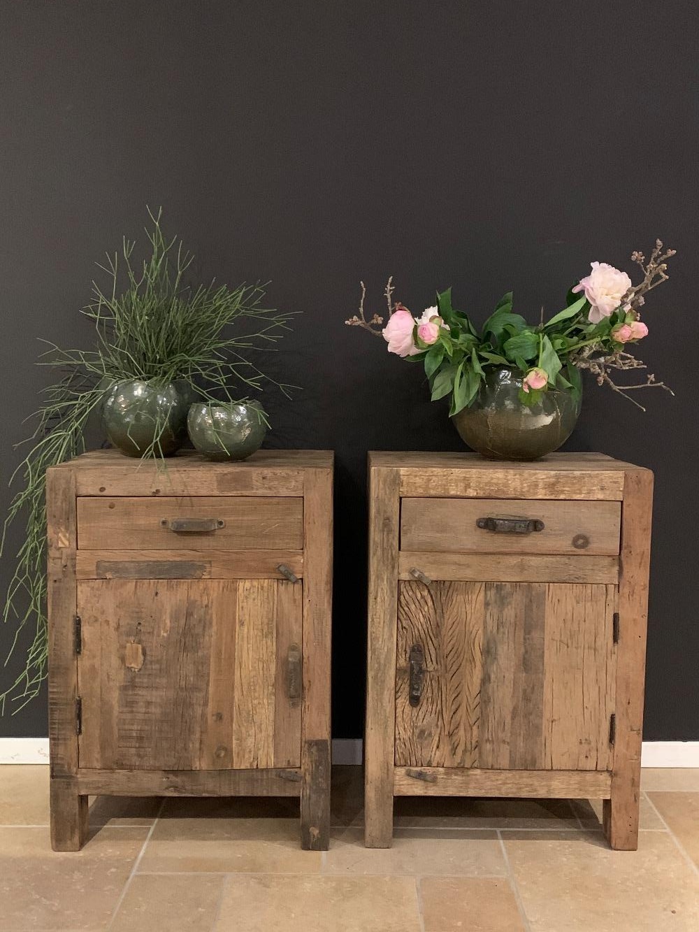 Nachtkastje oud hout 1 deur + 1 lade