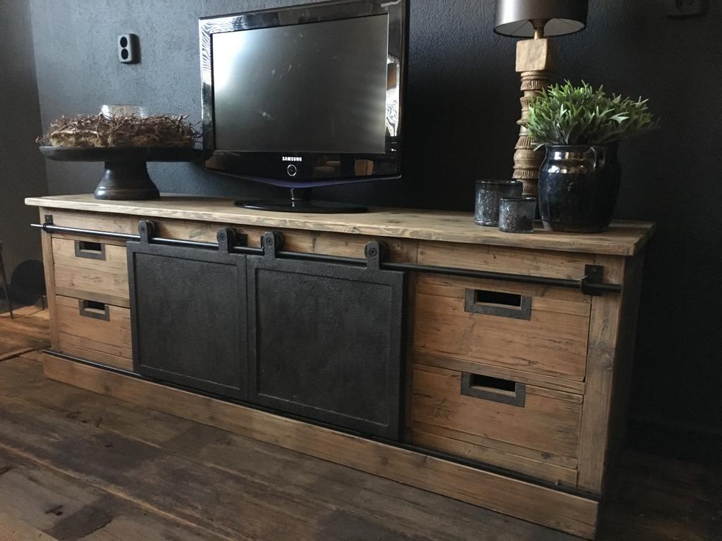  stoer industriële  tv kast