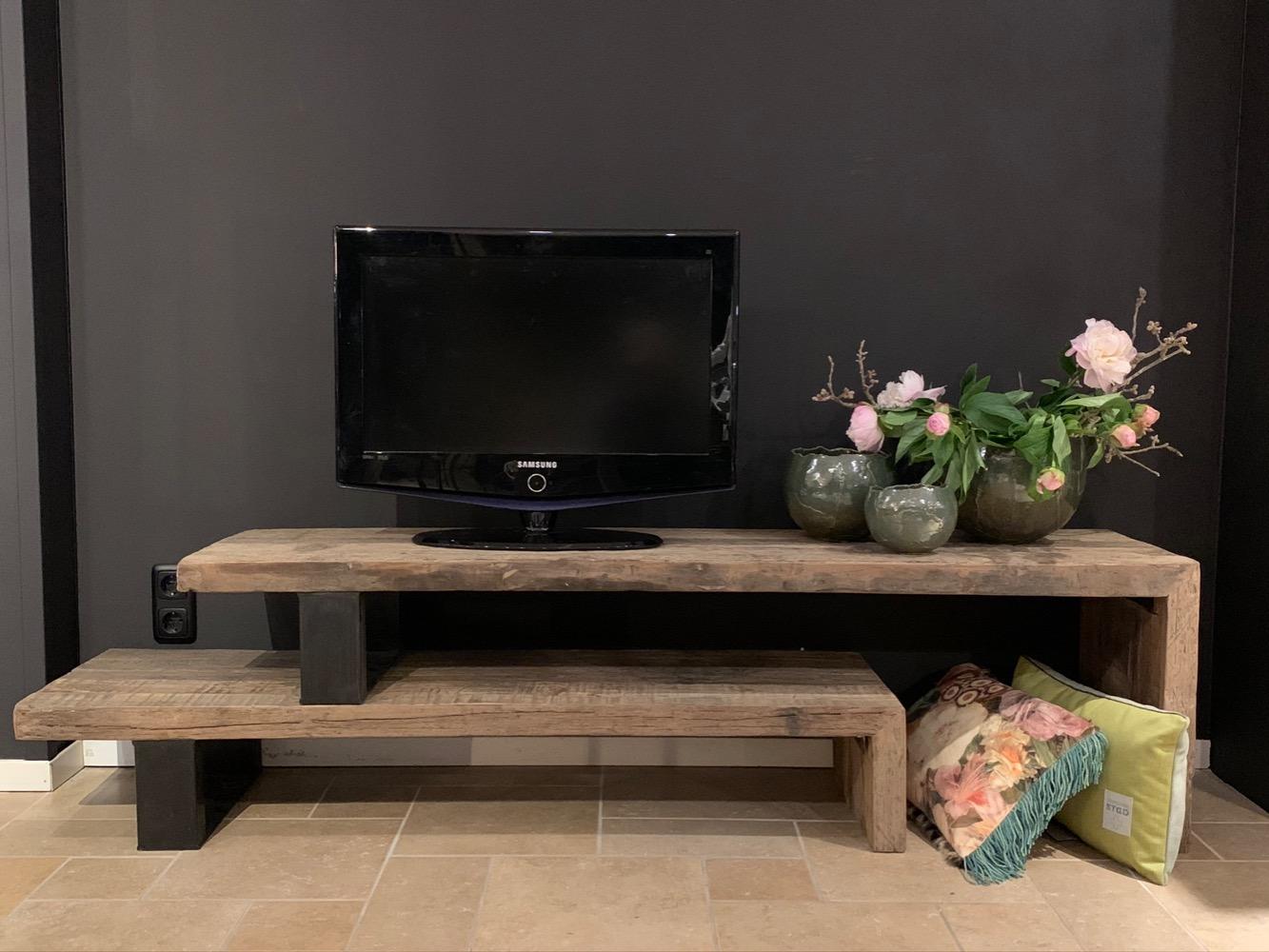 Stoer Tv meubel “ Sterre “ uitschuif oud hout