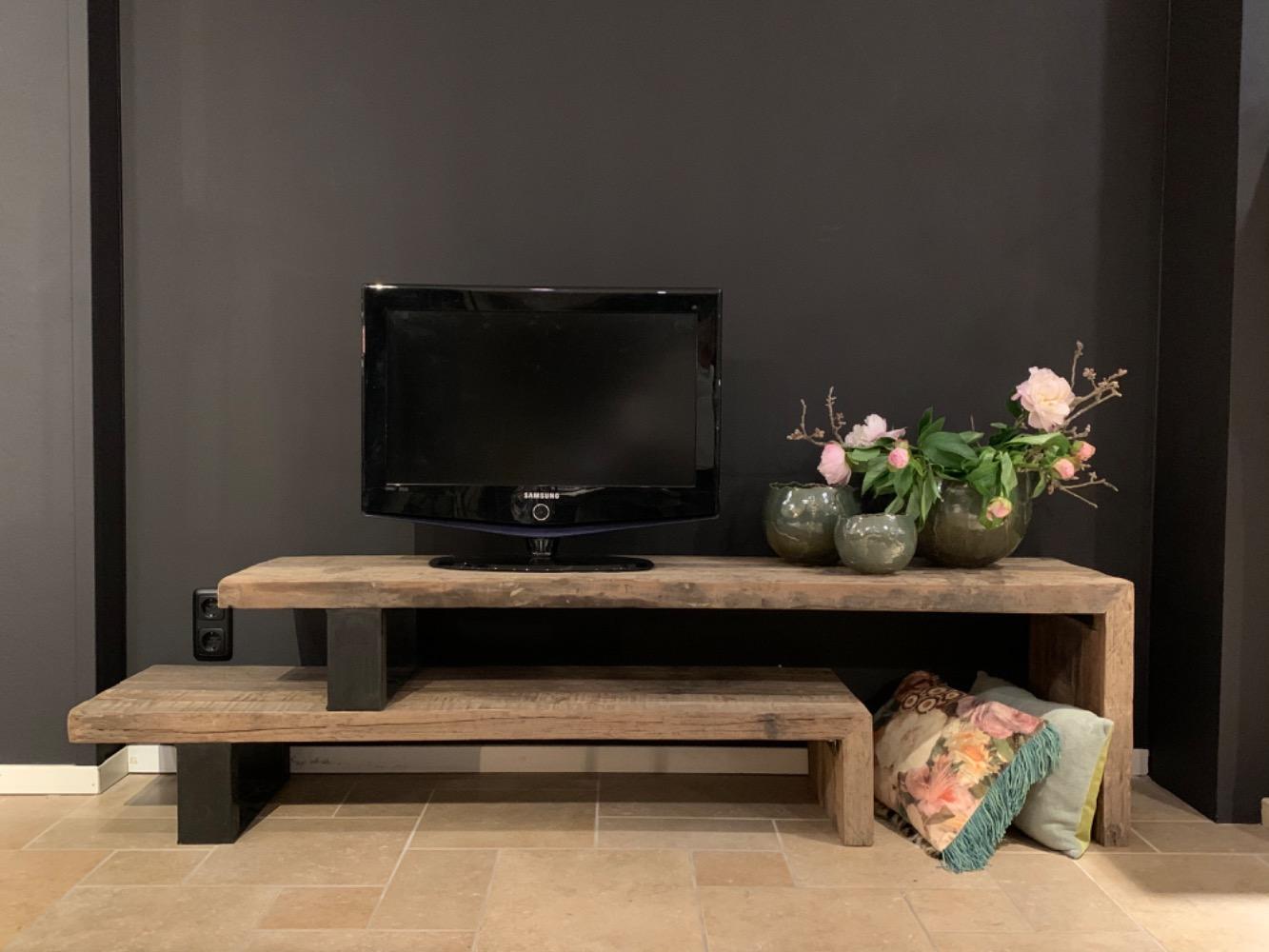 Stoer Tv meubel “ Sterre “ uitschuif oud hout