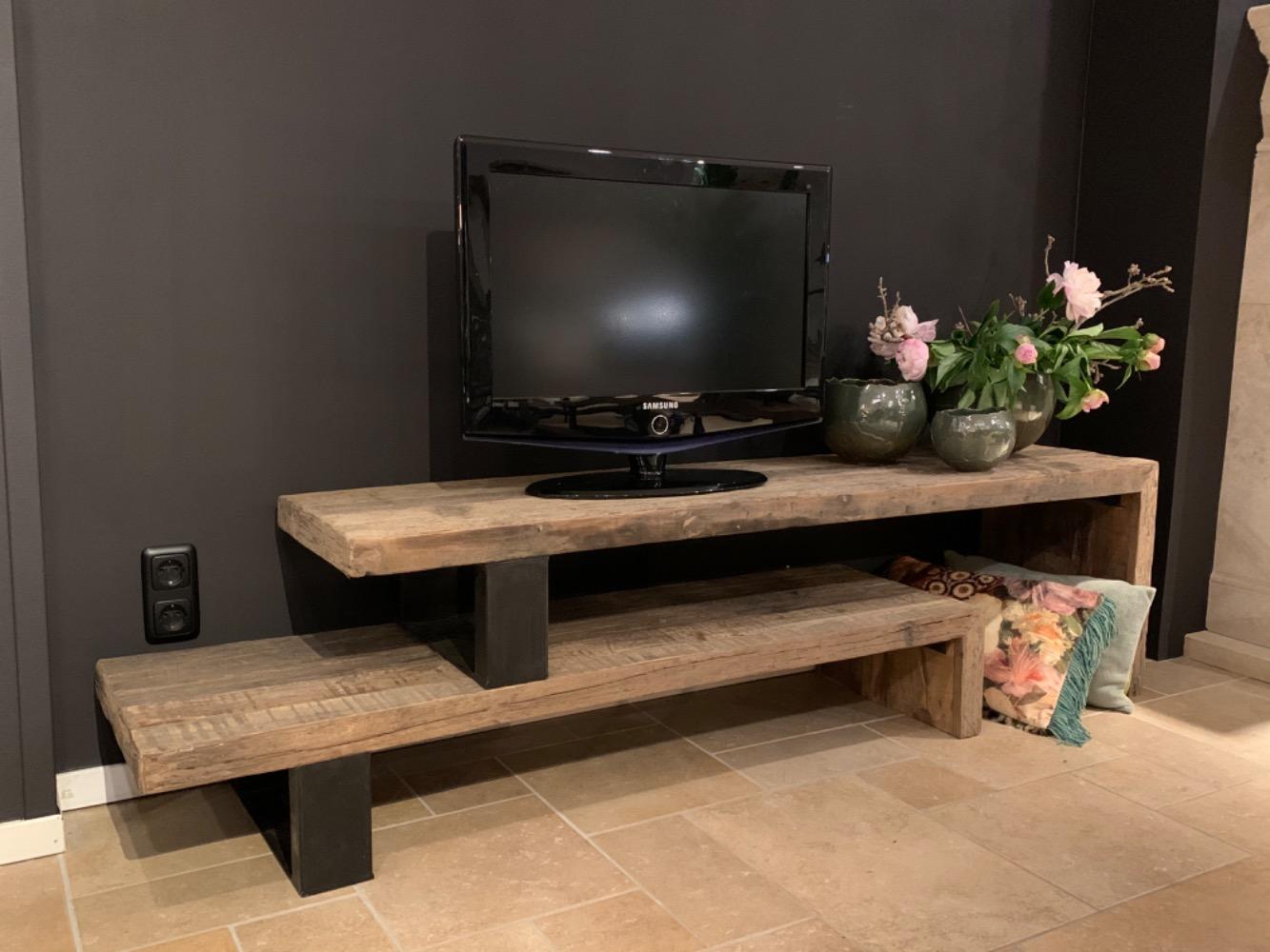 Stoer Tv meubel “ Sterre “ uitschuif oud hout