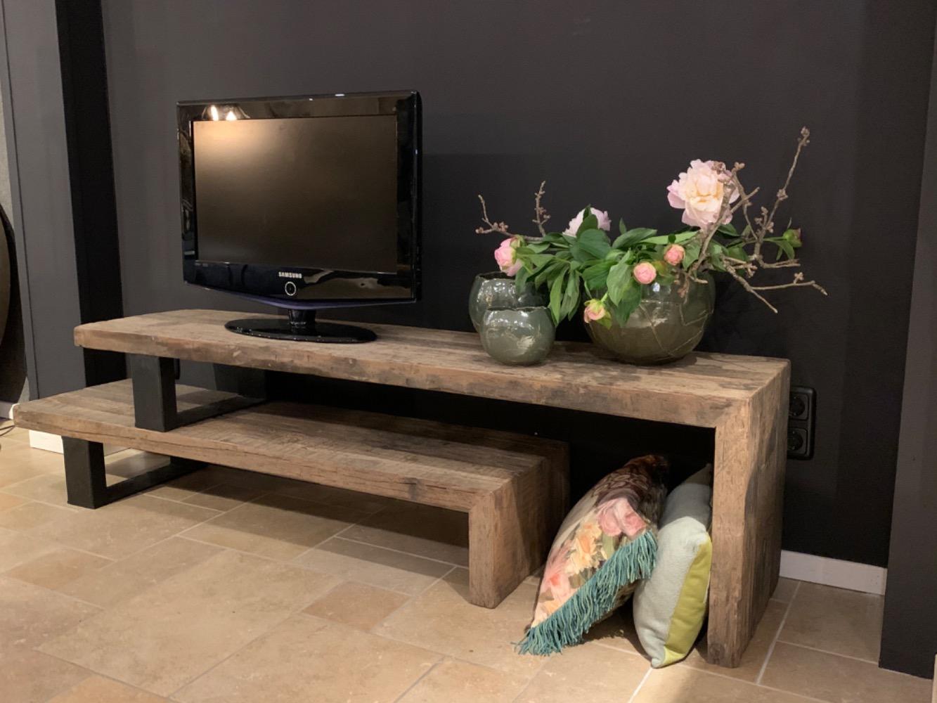 Stoer Tv meubel “ Sterre “ uitschuif oud hout