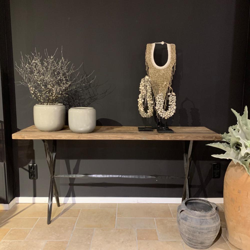 Stoere unieke wandtafel met gesmeed ijzer onderstel