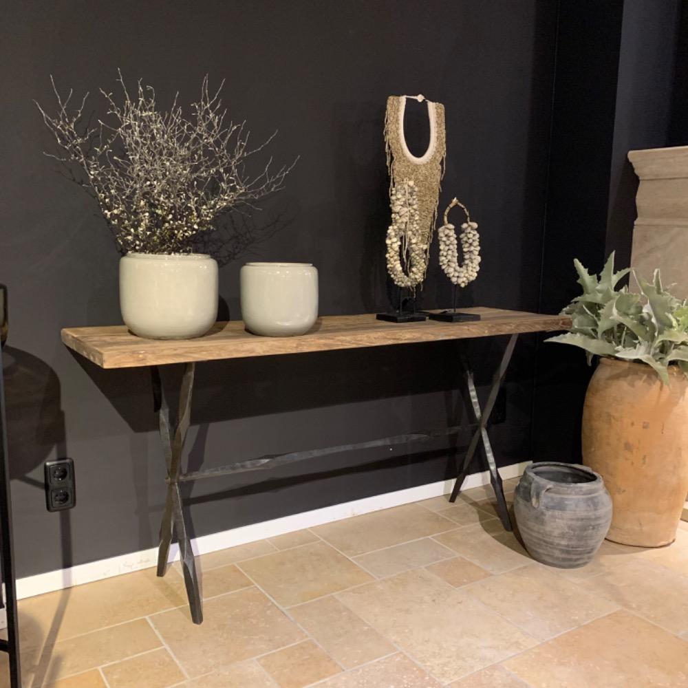 Stoere unieke wandtafel met gesmeed ijzer onderstel