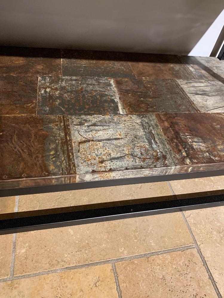 Tv kast met staal onderblad