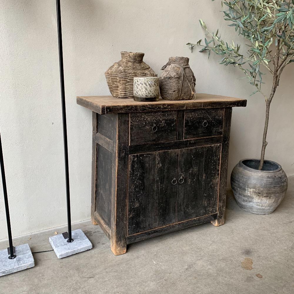 Uniek Chinees smal dressoir oud zwart 