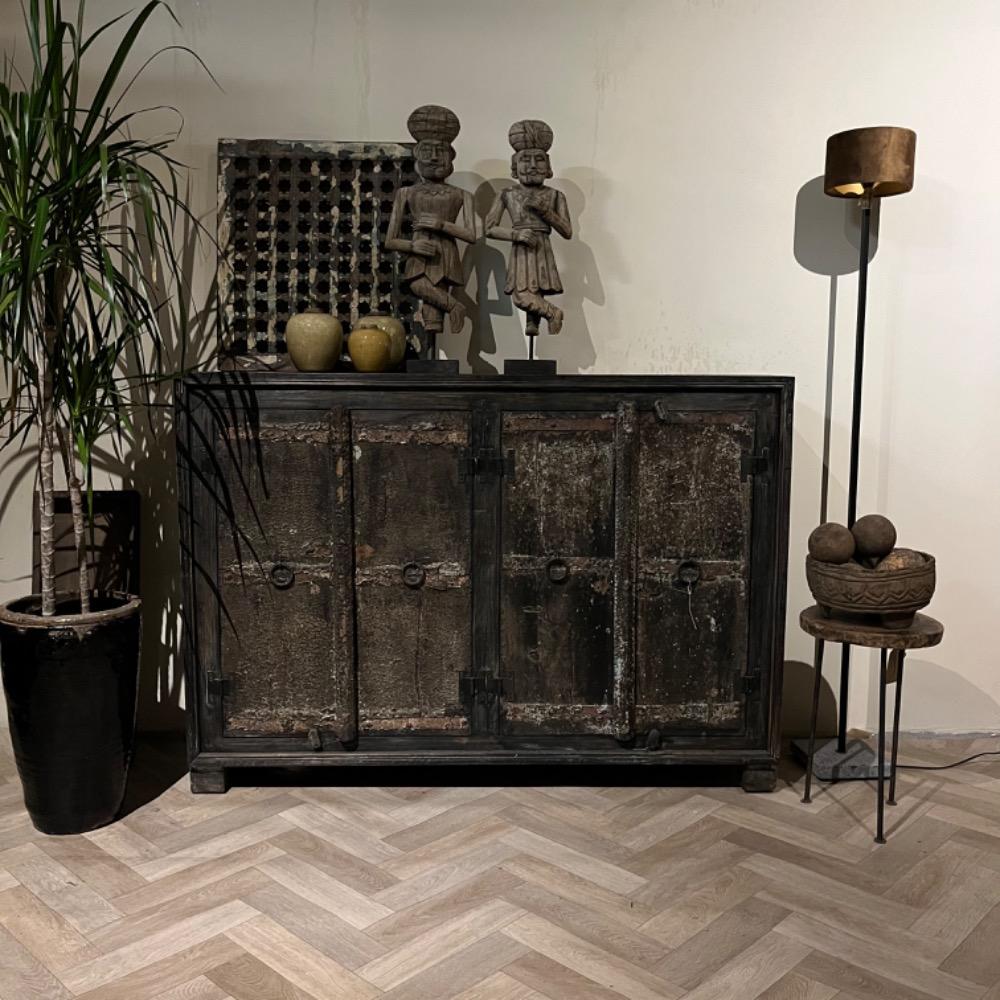 Uniek dressoir India 4 deurs old black