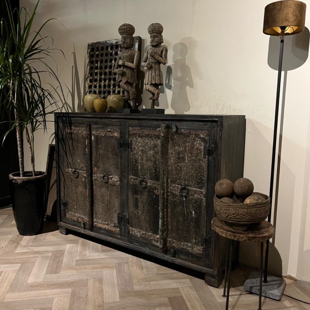 Uniek dressoir India 4 deurs old black