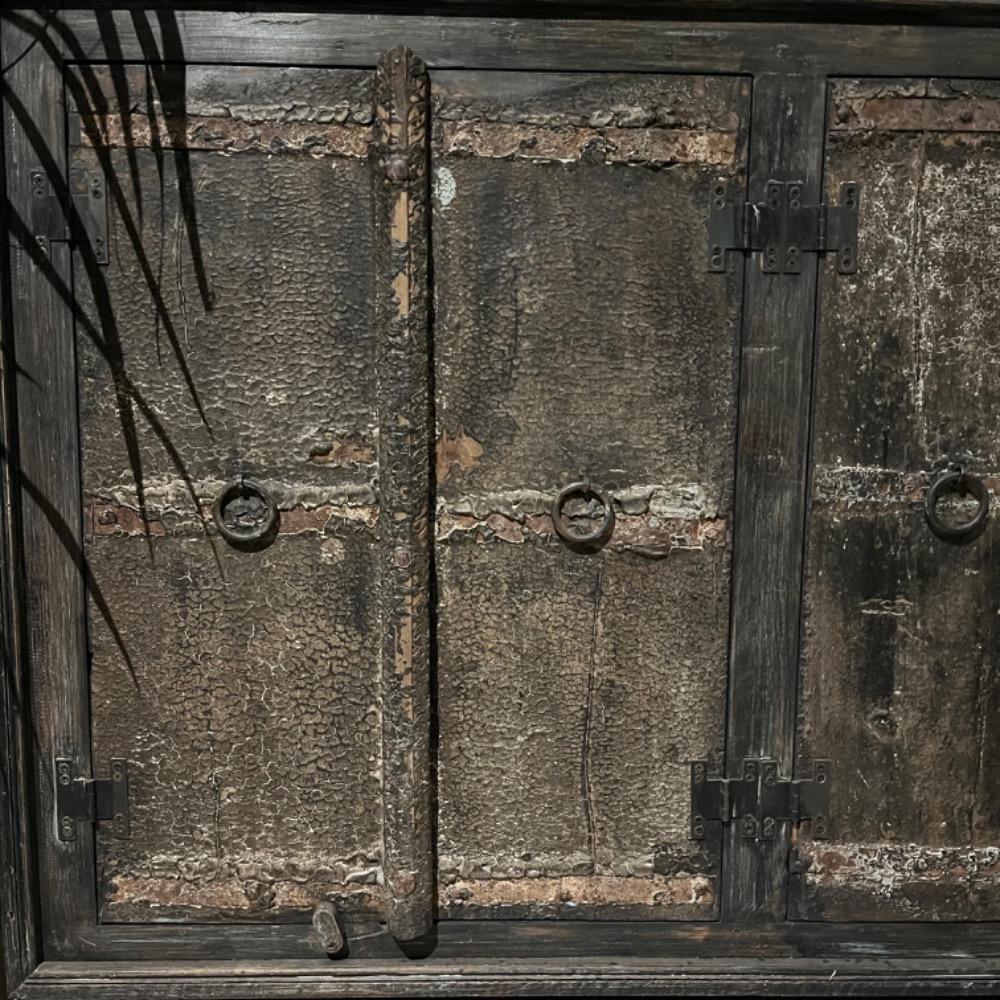 Uniek dressoir India 4 deurs old black