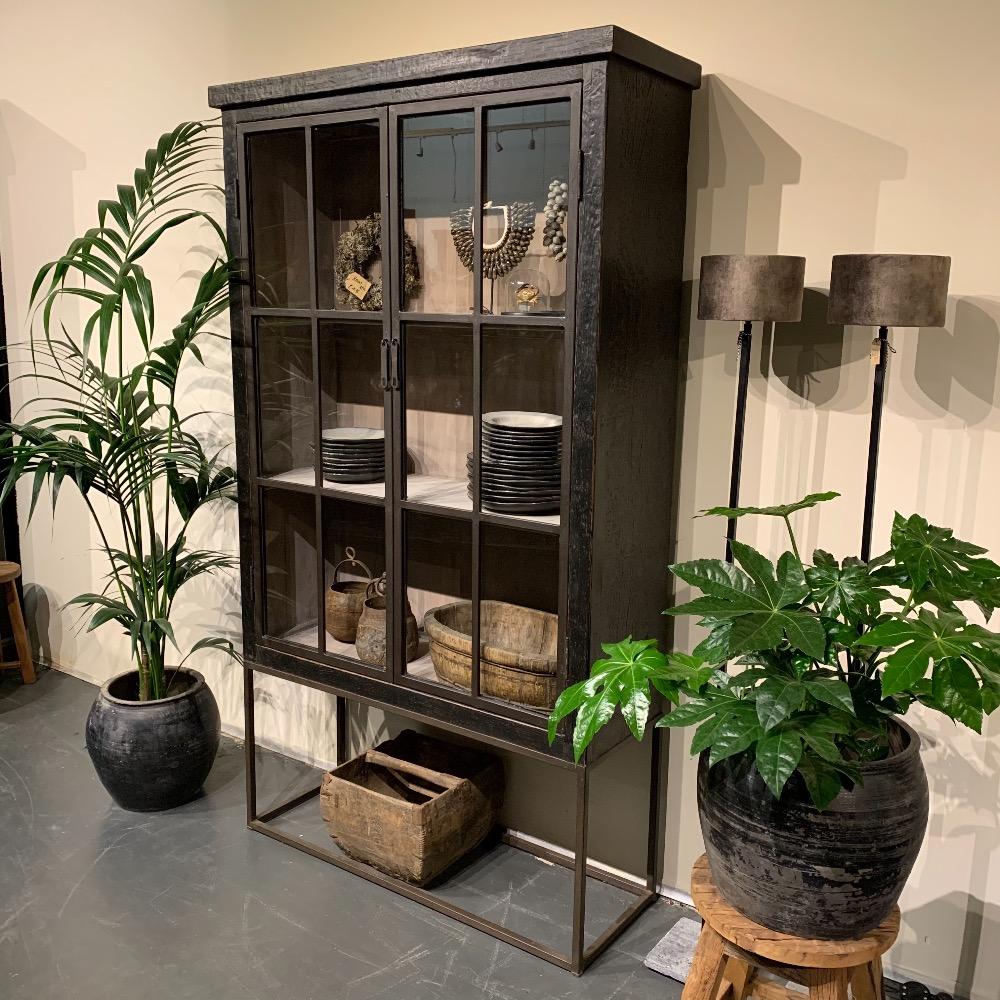 Vitrine kast smal, oud elm