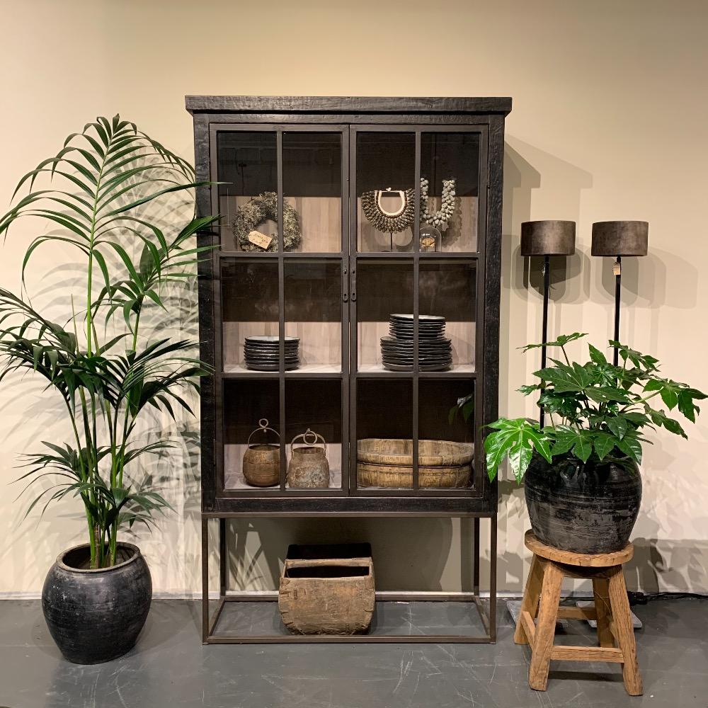 Vitrine kast smal, oud elm