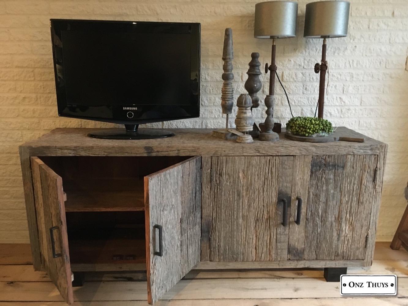 Knorrig Ongepast Elementair Stoer industriel landelijk driftwood tv meubel, 4 deurs - TV Kasten -  Kasten - Onz Thuys